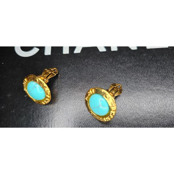 Chanel Collection 28 Turquoise Stone Gold Clip-On Earrings - Picture 5 of 7
